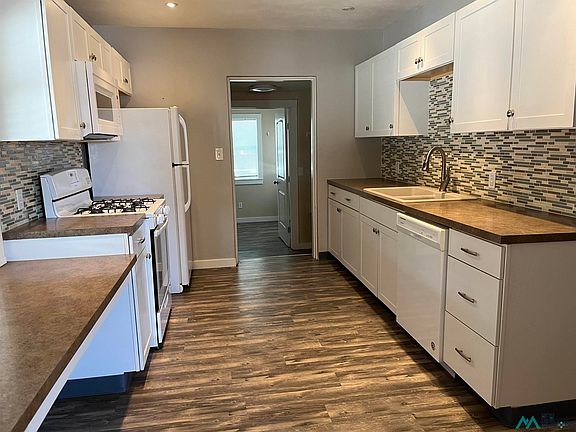 3rd image of 712 Corbett St