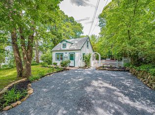 11 Mineola Rd, Sound Beach, NY 11789