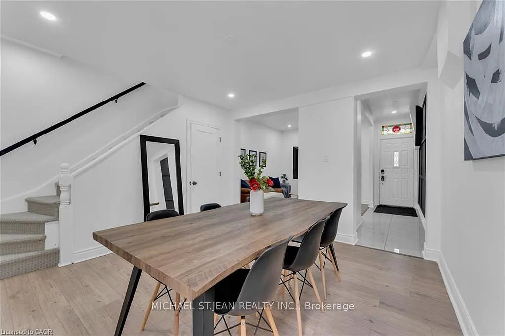 4 bed, $2,690 — Photo 4