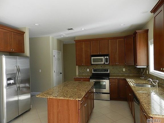 3rd image of 26 Greis Ave