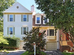 8869 Winding Hollow Way, Springfield, VA 22152