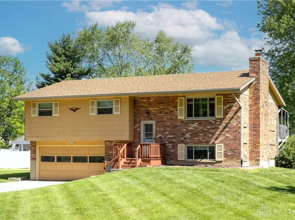 2706 Coldsprings Dr, Dayton, OH 45434