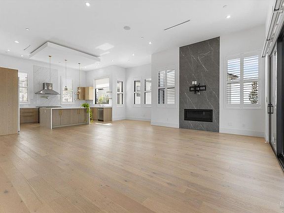 4th image of 3623 Crescent Circle