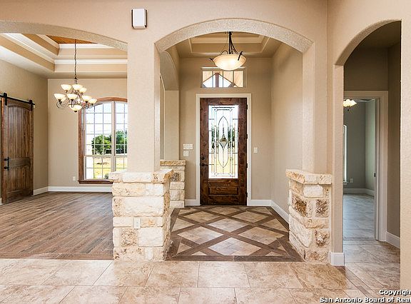 4th image of 1412 Country Hills Dr