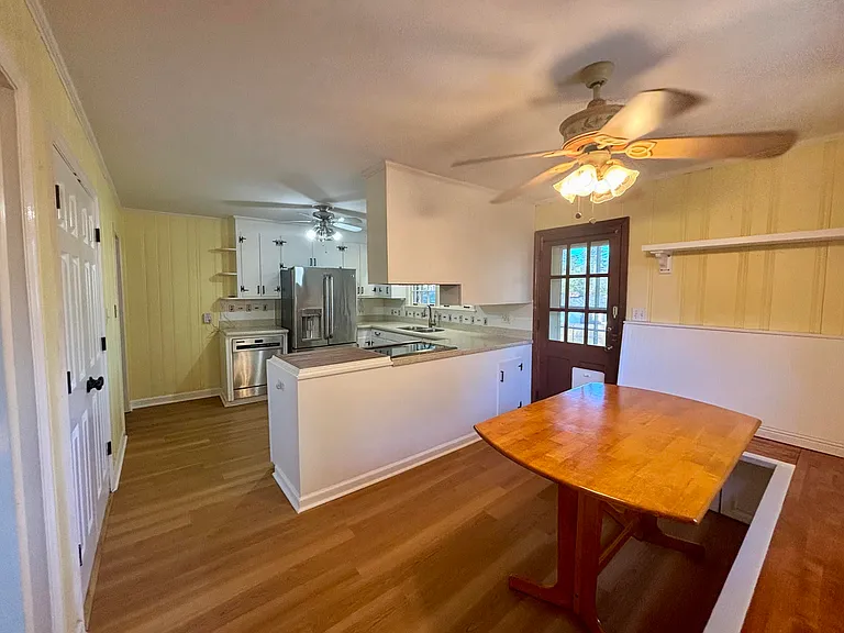 807 Barrett Ln — Photo 5