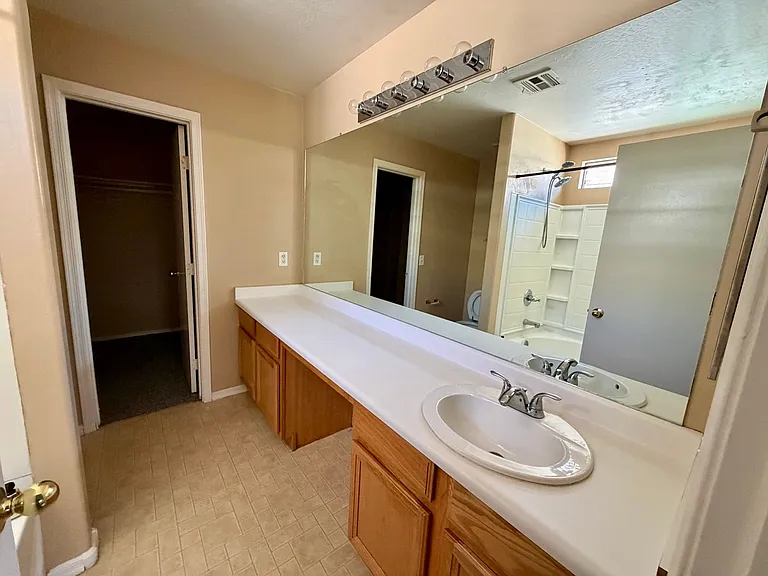 7205 S 39th Dr — Photo 13
