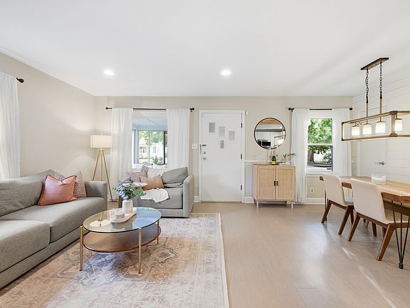 3rd image of 5854 Rosslyn Ave