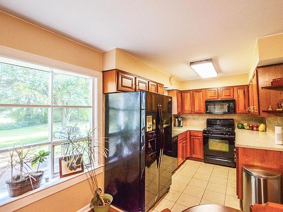 4th image of 132 Hickory Ln
