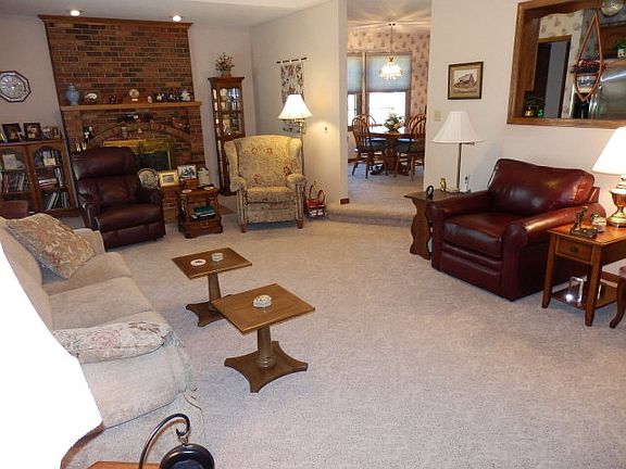 4th image of 2415 Oak Ln