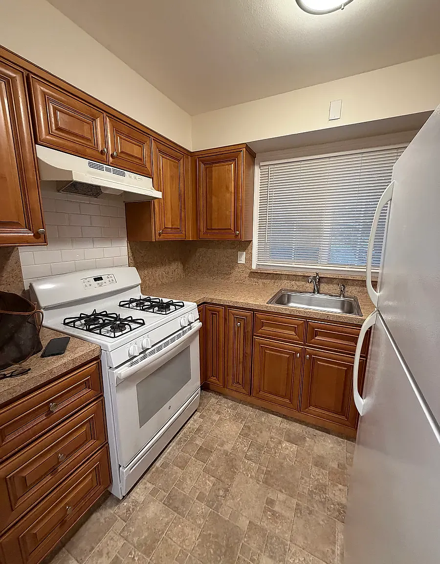 2 bed, $2,400 — Photo 3