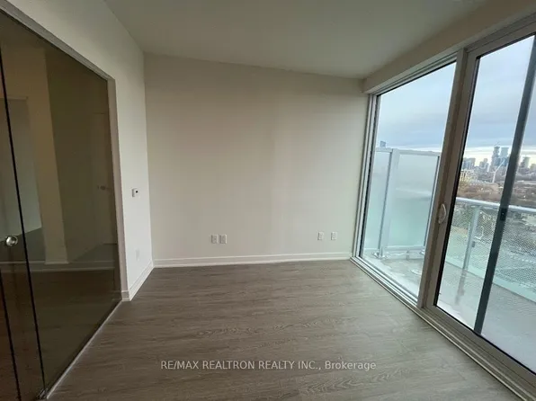 425 Front St E #1301, Toronto, ON M5A 0X2