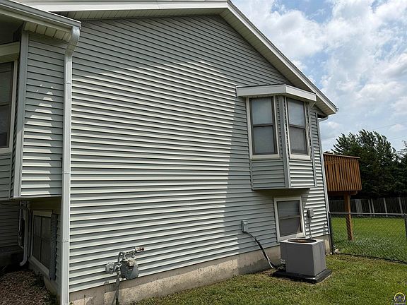 4th image of 2514 SW Maxfield Rd