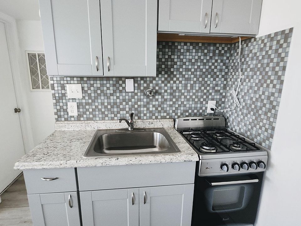 1st image of 900 S Mariana St
