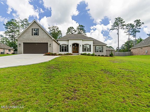 2nd image of 32 Carlsbad