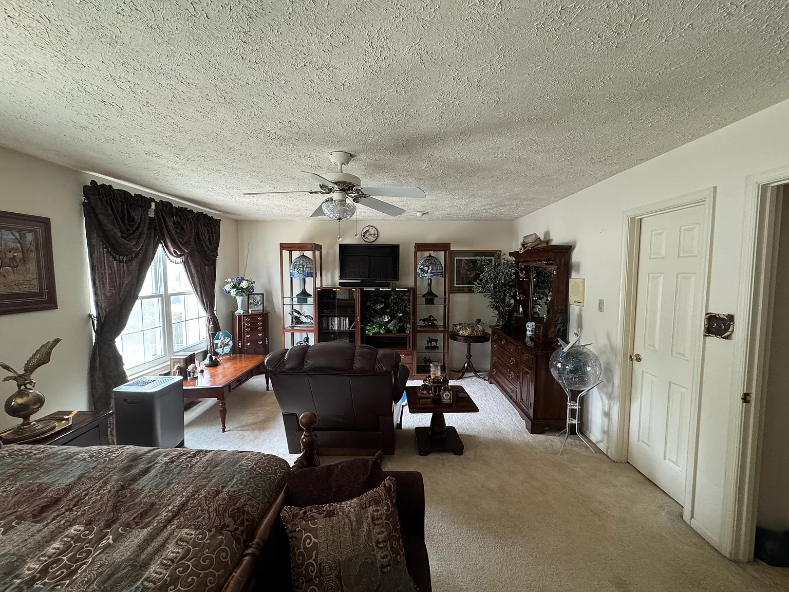 2 bed, 2.5 bath, 2232 sqft, $1,900 — Photo 3