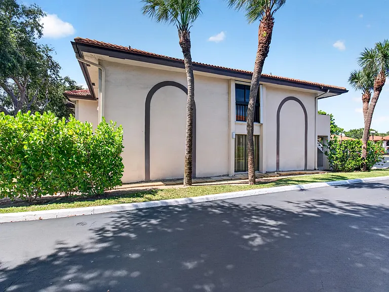 351 Club Cir #101 — Photo 49