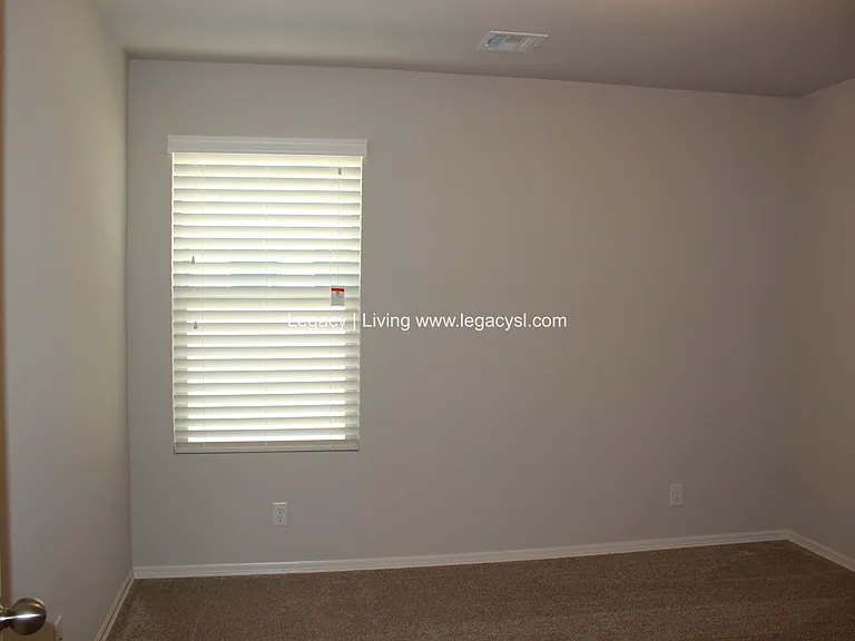 14734 S Urbana Ave — Photo 28