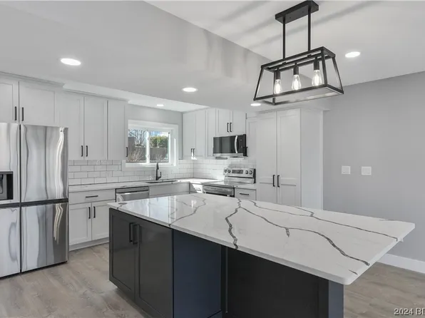 429 Racquet Club Dr #302, Lake Ozark, MO 65049