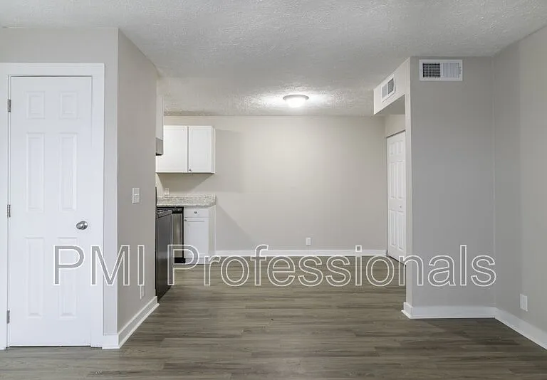 136 Kingsridge Dr — Photo 6