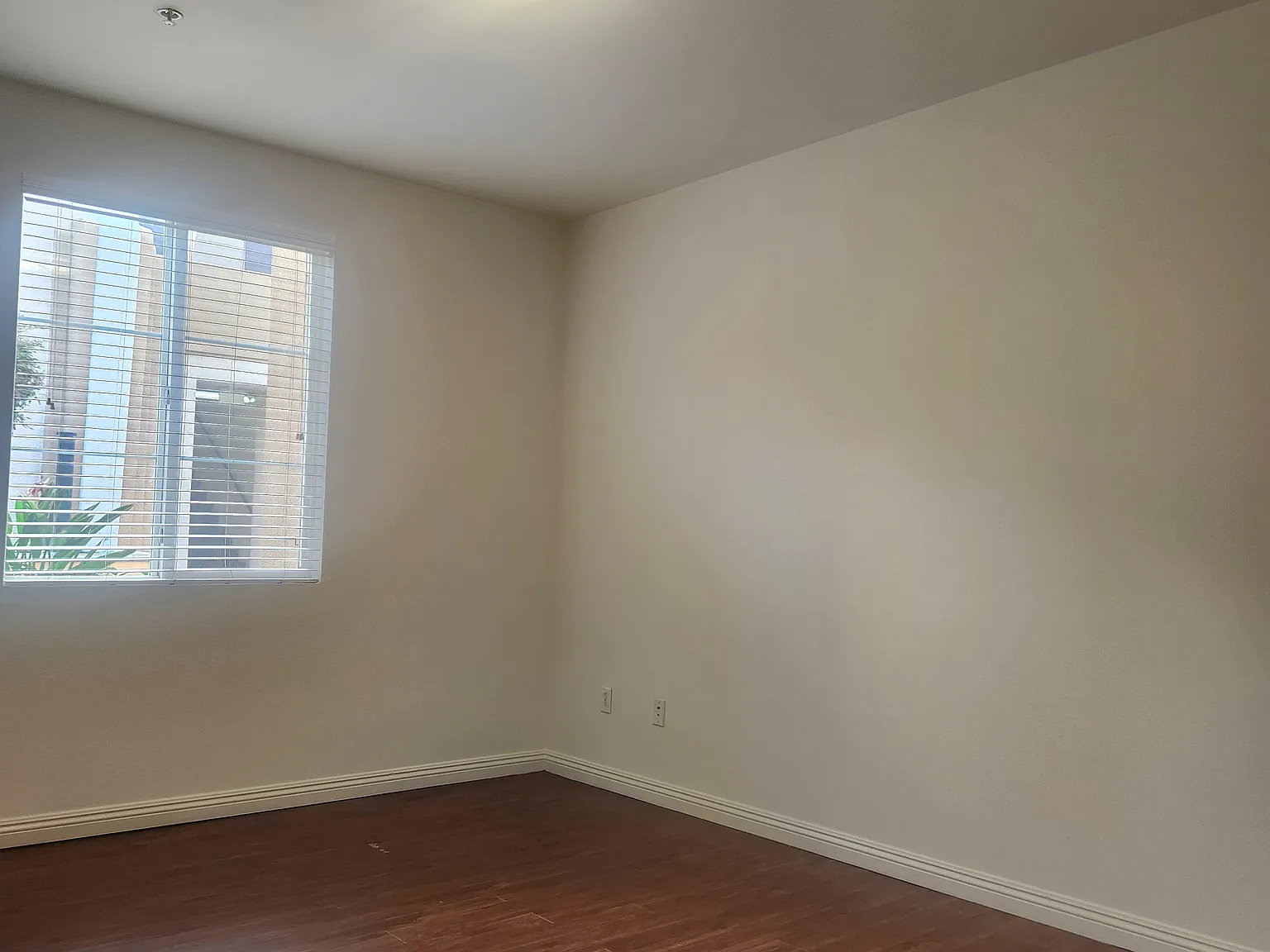 3 bed, 1290 sqft, $3,200 — Photo 4