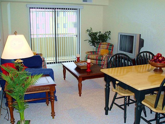 4th image of 325 Hoffman Dr #1