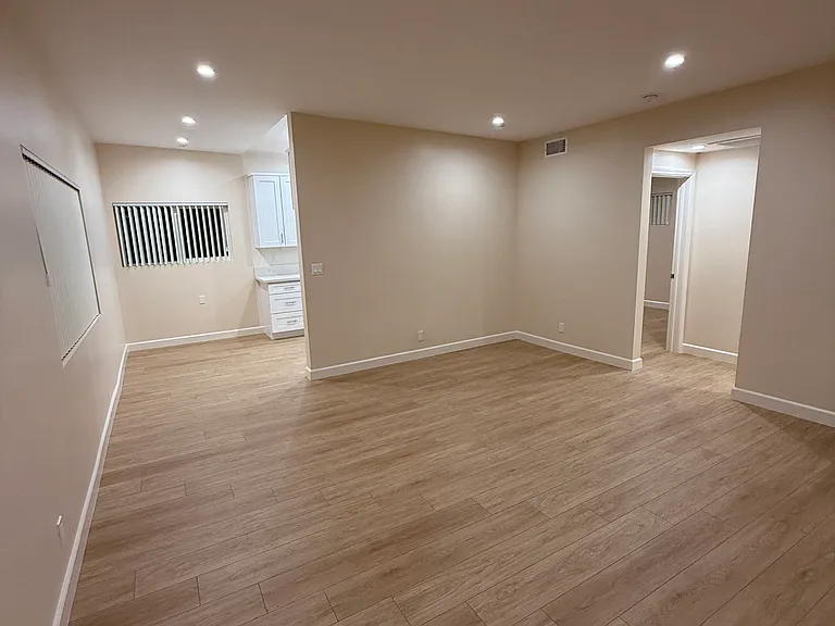 378 W Wilson Ave — Photo 10