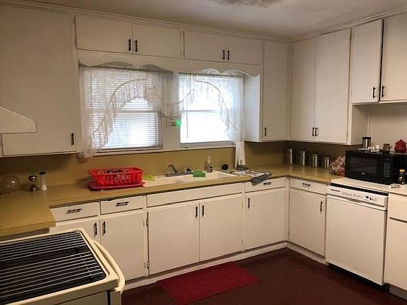 3rd image of 212 N Miller St
