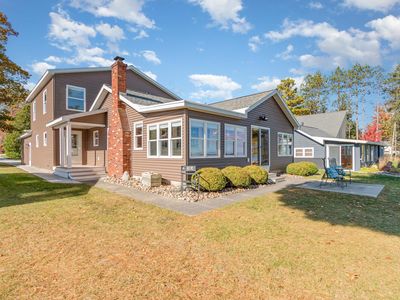 1115 S Bay Dr, Tawas City, MI, 48763