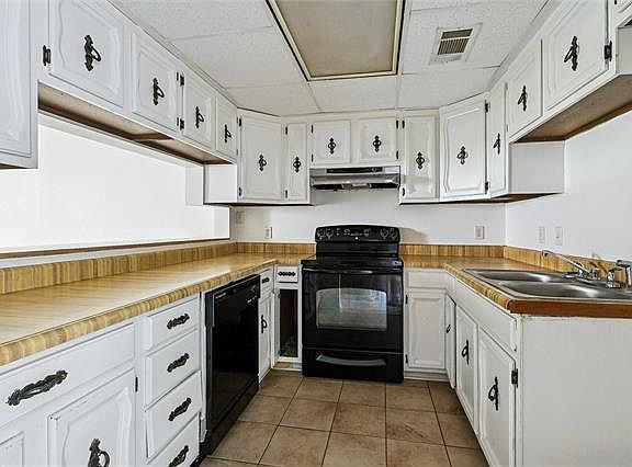 3rd image of 200 Maryland Dr #B