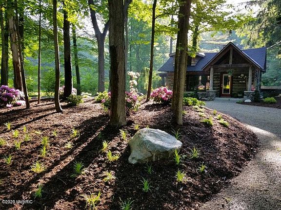 2nd image of 2377 Lakeshore Dr