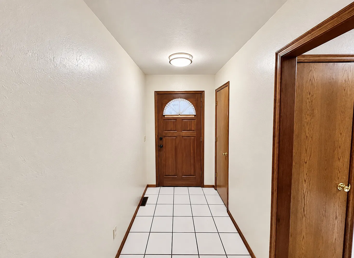 4 bed, 2000 sqft, $1,800 — Photo 2