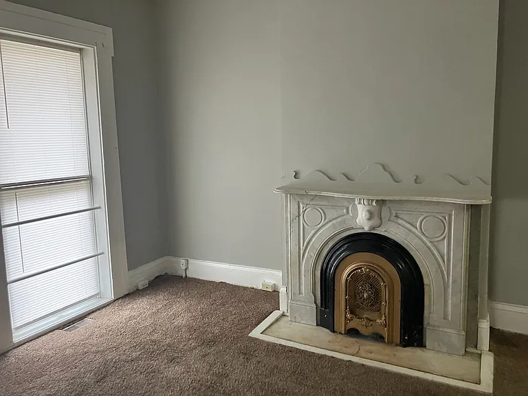 323 SE 2nd St #A — Photo 12