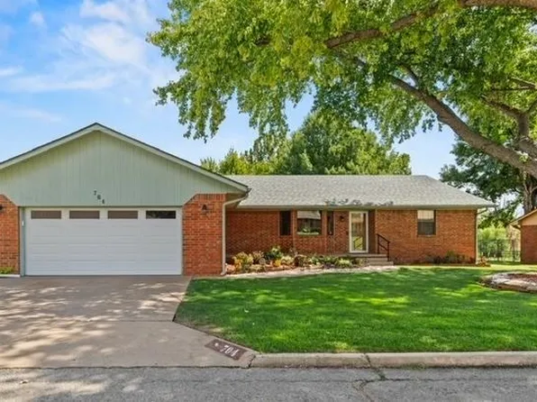 704 Park Blvd, Watonga, OK 73772