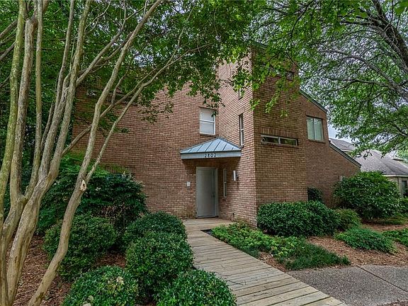 4th image of 2802 Milford Ave