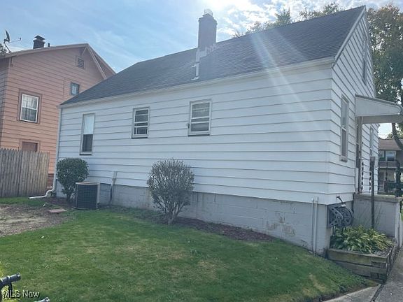 3rd image of 1670 Weston Ave