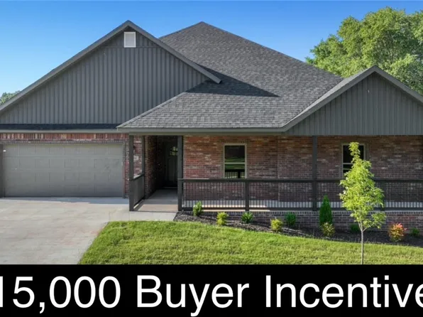 136 Ramsey St, Gentry, AR 72734