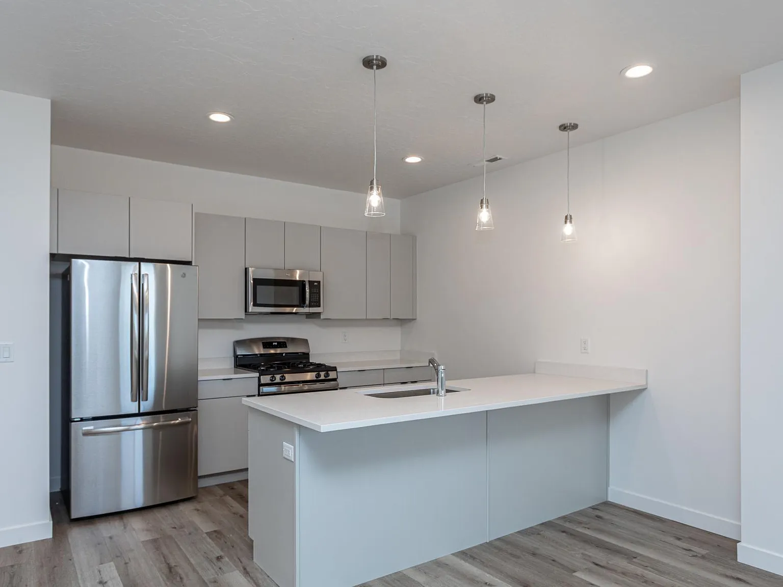 2 bed, 2.5 bath, 1265 sqft, $2,100 — Photo 3
