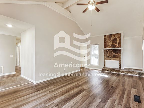1741053_004_living_room_14394503.jpg