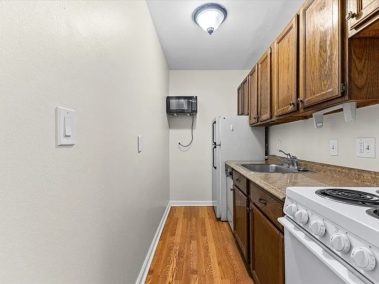 1531 Packard St #13 — Photo 6