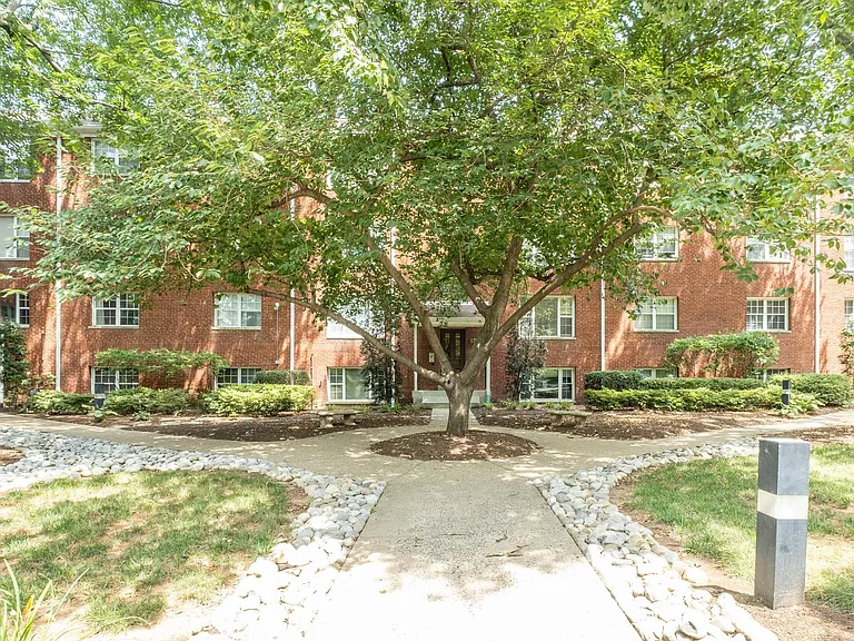 1423 N Nash St #208 — Photo 22