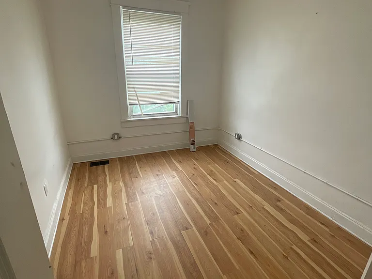 2323 Bryant Ave — Photo 8