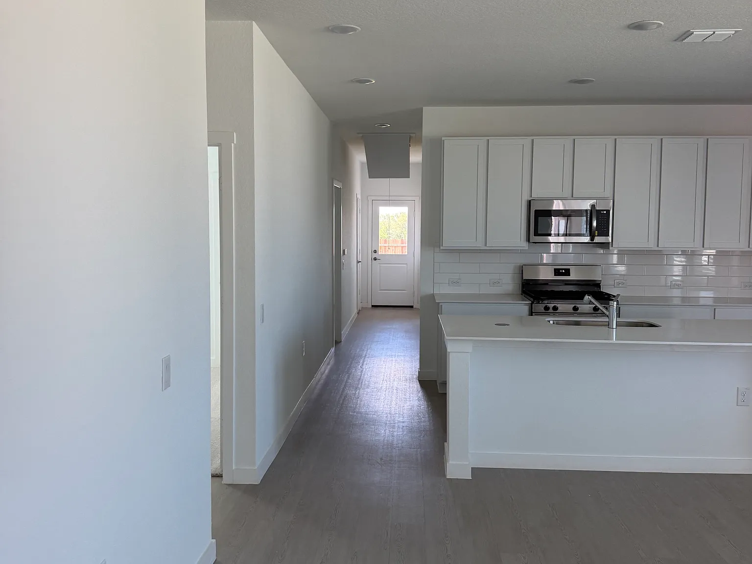 4 bed, 1800 sqft, $2,000 — Photo 3