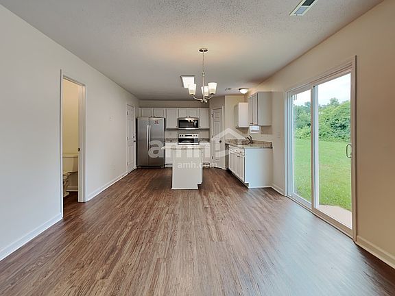5th image of 712 Townsend Farm Dr