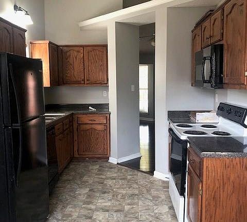 4th image of 5476 Bradley Ln