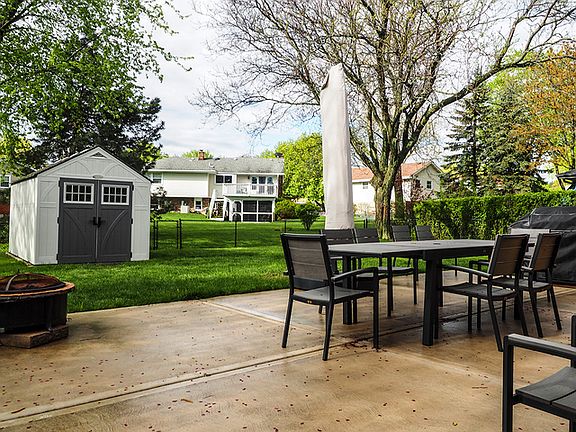 4th image of 1011 E Valley Ln