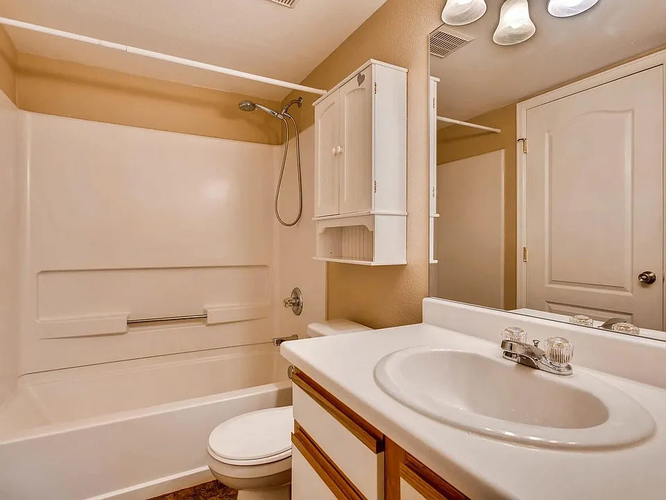 183 Pelican Cir #1308