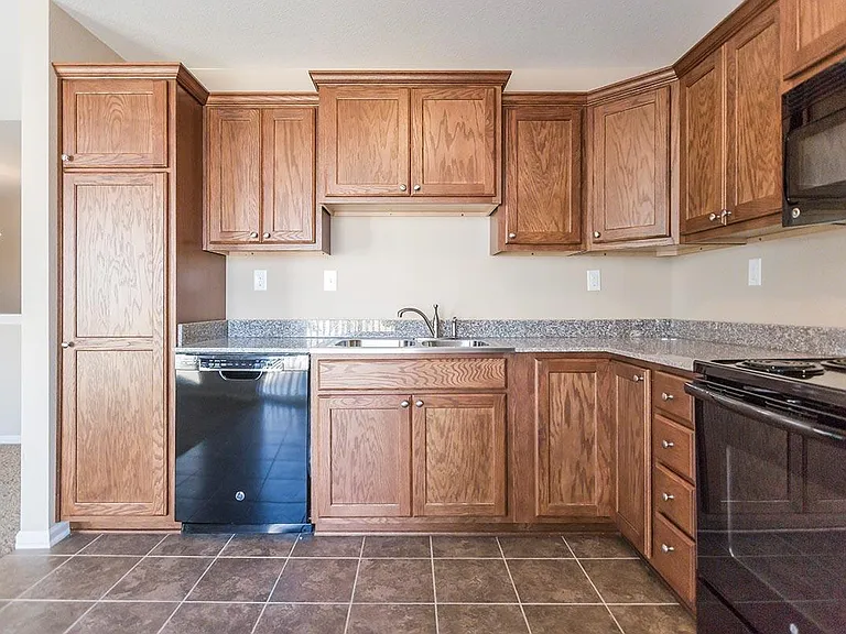 Parkway Oaks Townhomes and Duplexes — Photo 46
