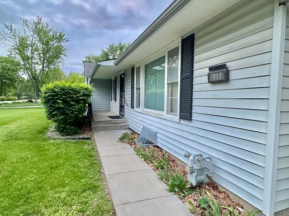 917 SW Grand Ct, Topeka, KS 66606