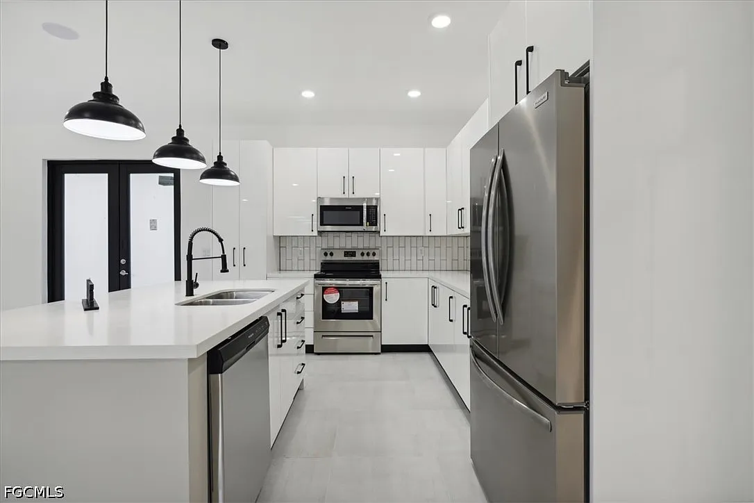 3 bed, 2.0 bath, 1620 sqft, $2,000 — Photo 4