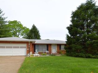 141 Hampton Dr, Glen Carbon, IL 62034